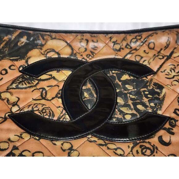 US Based Authentic Chanel CC Printed & Leather Quilted Clutch Bag w Medallion - Picture 4 of 15